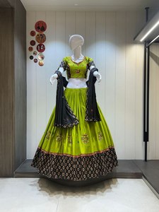 Nueva colección exclusiva de ropa de fiesta Navratri Chaniya Choli para exportador mundial disponible a precio de exportación - Product Image 2
