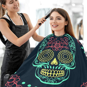 Capes de barbier imprimées personnalisées, capes de salon de coiffure en polyester sublimé avec crochet métallique élastique - Product Image 3