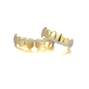 Plaqué or Iced Out Moissanite Diamonds Top and Bottom Vampire Fangs Grillz pour vos dents Hip Hop Teeth Grillz For Men & Women - Product Image 2