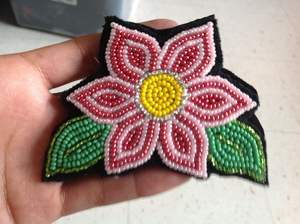 Accessoire de cheveux à broderie créative avec perles - Product Image 6