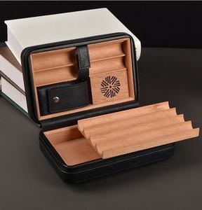 Lujosa caja de cigarros de viaje portátil, caja hidratante de cigarros de cuero genuino, incluye cortador de cigarros, humidificador para hombres - Product Image 1