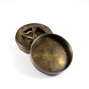 Brújula de reloj de sol antiguo de latón con caja de madera, brújula náutica Vintage, herramienta de navegación coleccionable para exteriores de alta calidad - Product Image 3