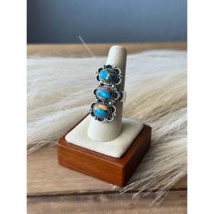 Anillo Ajustable de Plata de Ley con Turquesa Mohave Hecha a Mano en el Suroeste, con Bisel y Engaste Invisible - Product Image 1