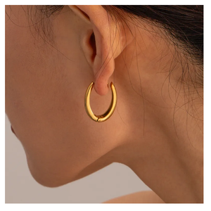 Boucles d'oreilles vintage pour femmes en argent plaqué de haute qualité, petites boucles d'oreilles ovales en forme de cercle, clous en perles, en acier inoxydable, cadeaux à la mode - Product Image 1