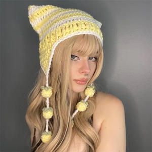 Gorros de Ganchillo Hechos a Mano, Diseños de Fresa y Limón Rojo/Negro y Blanco, Cálidos y Elegantes, Venta al Por Mayor Disponible - Product Image 2