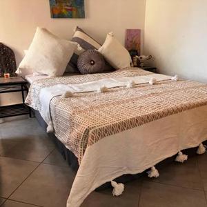 Manta Marroquí Hecha a Mano, Auténtica, Artesanal, Diseño Tribal, Suave, Tejida, Decoración para el Hogar, Regalo - Product Image 1