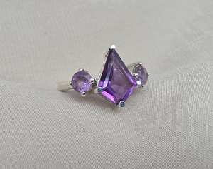 Bague en Améthyste Naturelle Taille Ovale, Argent Sterling 925, Certifiée IGI, 1,40 Carat, Bijou d'Amitié Tendance, Cadeau Idéal pour Meilleure Amie Femme - Product Image 4