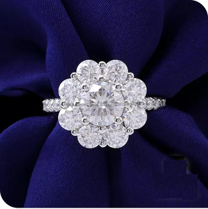 Elegante 2-Ct Moissanite Cluster Diamond Wedding Ring 925 Starling Solid Silver Chapado en oro Forma de flor Anillo de compromiso de Halo - Product Image 1
