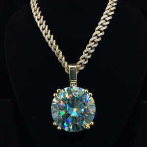 จี้เพชรมอยส์ซอไนต์สีเขียวประดับเพชรโมอิสซาไนต์ที่สวยงามของขวัญสำหรับเธอ - Product Image 4