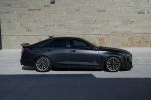 CAADILLAC C-T-4-V 2023 con Batería de Litio, Neumáticos R18, Asientos de Cuero, Cámara Trasera y Faros LED - Product Image 5