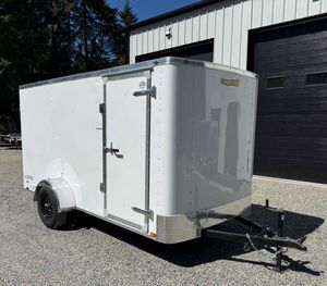 Remorque de transport fermée à double essieu, en acier, avec pack sport pour le transport d'équipements - Product Image 3