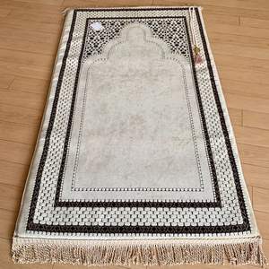 High Quality Silk Prayer <b>Mat</b> Soft Comfortable Durable Fabric <b>Non</b> <b>Slip</b> Base For Stability During Prayer - Product Image 1