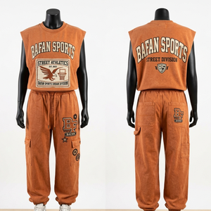 ชุดเสื้อกล้ามผ้าฝ้ายฟลีซเนื้อนุ่ม 300 GSM สีน้ำตาลฟอก และกางเกงคาร์โก้ พร้อมปักโลโก้ตามสั่งสำหรับผู้หญิง - Product Image 4