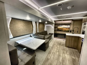 Remolque Fairly KH Usado 2025 Forest River Wildwood 31KQBTS en Venta - Product Image 5