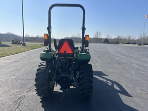Tracteur utilitaire compact JD John Deere 2032R 31HP 4x4, transmission hydrostatique, chargeur frontal, pelle arrière, tondeuse, prêt à l'emploi, diesel - Product Image 3