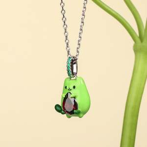 Collier en argent sterling émaillé Jeulia Hug Me Avocado Cat, motif dessin animé - Product Image 4