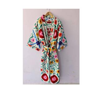 Kimono indien brodé à la main d'excellente qualité pour femmes 100% coton longueur au sol veste d'hiver avec taille naturelle - Product Image 1