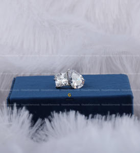 Exclusivo 10kt oro blanco dos piedras Princesa y pera corte laboratorio crecido Vvs claridad Diamante tachonado anillo de compromiso - Product Image 1