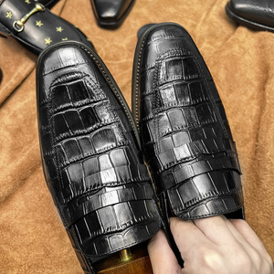 Chaussures décontractées pour hommes en cuir gaufré de style européen haut de gamme, cuir de première qualité fabriqué à la main, style décontracté chic - Product Image 2