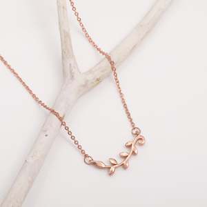 Colgante y Amuleto Minimalista de Hoja en Oro Rosa y Plata 925 - Product Image 3