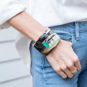 กำไลข้อมือทำจากเขาควายธรรมชาติ รักษาสิ่งแวดล้อม สไตล์รัก ปรับขนาดได้ งานแฮนด์เมด ประดับด้วยหินสีเขียว - Product Image 6