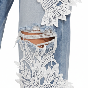 Nueva Tendencia en Jeans de Mezclilla Desgastados para Mujer, con Apliques de Encaje Floral Blanco, Detalle Adelgazante y Transpirable, Pantalones Acampanados Estilo Y2K - Product Image 4