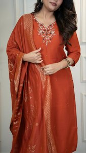 Conjunto Kurti de Viscosa Chinon Bordado Elegante y Festivo para Mujer, Estilo Moderno, Salwar y Dupatta, Colección Étnica al por Mayor - Product Image 2