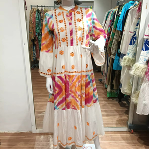 Robe modeste à manches longues avec cordon de serrage ajustable à la taille, robe abaya pour femmes musulmanes, élégante robe maxi imprimée et brodée - Product Image 1