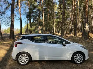 2017 Nissan Maxima Automático Gasolina Hatchback con Asientos Oscuros y Neumáticos R18 - Product Image 6