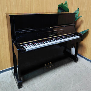 Piano Vertical Usado Yamaha U1H, Bien Afinado y Revisado por Expertos, Calidad Garantizada, Piano Usado de Calidad, Elección Ideal 1996642 - Product Image 2