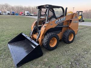 Chargeuse compacte SR240B d'occasion avec chargeuse sur pneus Caractéristiques Cylindre hydraulique Huade Composants essentiels à vendre - Product Image 2