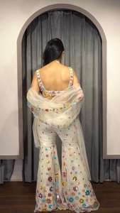 Diseñador exclusivo Heavy Georgette y Sequance Work Choki con estilo completo Trabajo Sarara Ropa étnica tradicional para mujeres - Product Image 2