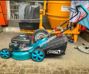 เครื่องกำจัดวัชพืชสี่ล้อควบคุมระยะไกลอัตโนมัติสำหรับงานเกษตรตามครัวเรือนมีการติดตาม4จังหวะ - Product Image 2