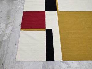 Tapis Kilim en laine abstraite blanche tissé à la main de style marocain moderne touffeté et lavable pour un usage domestique dans le salon ou la chambre à coucher - Product Image 4