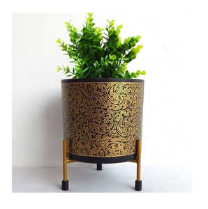 Nouvel arrivage de pots de fleurs Design classique Métal Aluminium Taille personnalisée Forme Couleur Utilisations dans la décoration de la maison et les articles de jardin - Product Image 5