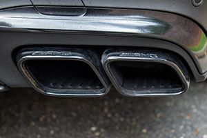 เมอร์เซเดส-เบนซ์ จีแอลซี 63 เอส คูเป้ ปี 2020 เครื่องยนต์วี8 ทวินเทอร์โบ ขับเคลื่อนล้อหลัง ระบบกันสะเทือนแบบถุงลม ระบบไฟฟ้า น้ำมันเบนซิน เกียร์อัตโนมัติ >8 ลิตร ล้อแม็ก R20 ไฟหน้าซ้าย ระบบควบคุมความเร็วอัตโนมัติ - Product Image 6