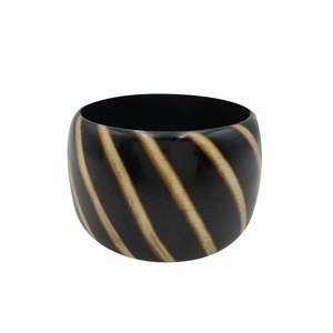 Meilleure vente de bracelets en résine de mode faits à la main de haute qualité couleur personnalisable bon prix - Product Image 1
