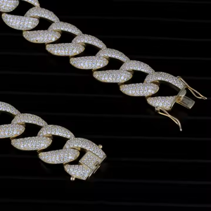 Collar de moissanita de gama alta elaborado con precisión que ofrece un brillo brillante y un atractivo elegante para todos los días u ocasiones especiales - Product Image 3