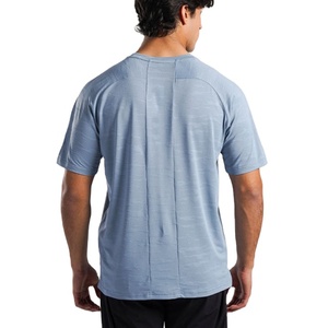 เสื้อยืดออกกำลังกายคอกลมทรงปกติสำหรับผู้ชาย ผ้าฝ้าย 100% ระบายอากาศได้ดี สปอร์ต พร้อมโลโก้แบบกำหนดเอง - Product Image 3