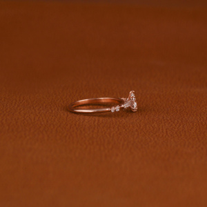 Bague de fiançailles en diamant de laboratoire en or rose 18KT Design fait à la main Style tendance pour les femmes pour les fêtes et les cadeaux - Product Image 4