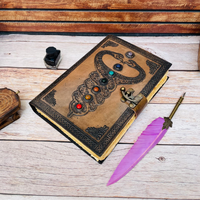 Carnet en cuir Seven Stone, Grimoire religieux à motif serpent en relief, 10x7 pouces, fait main, avec papier à bords festonnés et pierres précieuses pour l'écriture