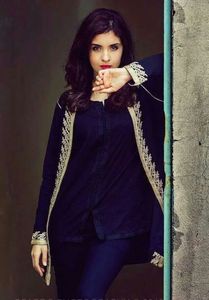 Belle broderie élégante sur la veste avec des perles de cristal ornées et des pierres de verre pour la fête 2025 - Product Image 2