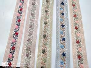 Rubans et lacets brodés à la machine sur mesure dans divers modèles pour robes de mariée de couleur or argent et bronze. - Product Image 5