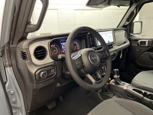 Limpio usado 2025 Jeep Wrangler Sport S 2 puertas 4WD con negro 3 piezas asientos de tela superior dura sistema de navegación de arranque remoto - Product Image 5