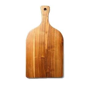 Ensemble de deux blocs hachoirs en bois brun pour la cuisine. Planche à découper attrayante pour les légumes et les fruits. - Product Image 4