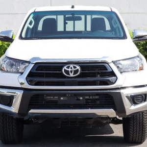 HiLux Doble Cabina 4x4 2024-2025, Aspire, Interior en Cuero Oscuro, Volante a la Izquierda, Tracción en las Cuatro Ruedas, Motor V8 de 4.5L, Automático, Panorámico - Product Image 1