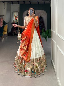 Hermosa Lehenga Choli Con Tejiendo Zari Trabajo - Product Image 3