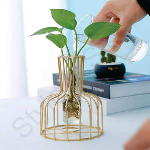 Ensemble de pots de fleurs martelés de qualité supérieure avec un support de support de couleur or au design classique élégant pour un usage quotidien, un restaurant et une maison - Product Image 3