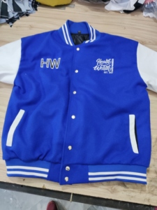 Chaqueta universitaria con parche de chenilla personalizada con forro acolchado bordado, chaqueta con letras de lana y cuero para estudiantes - Product Image 3