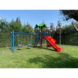 Ensemble de jeux pour enfants en plastique avec une tour et deux toboggans pour jardin ou parc 5,5 x 4,5 m - Product Image 5